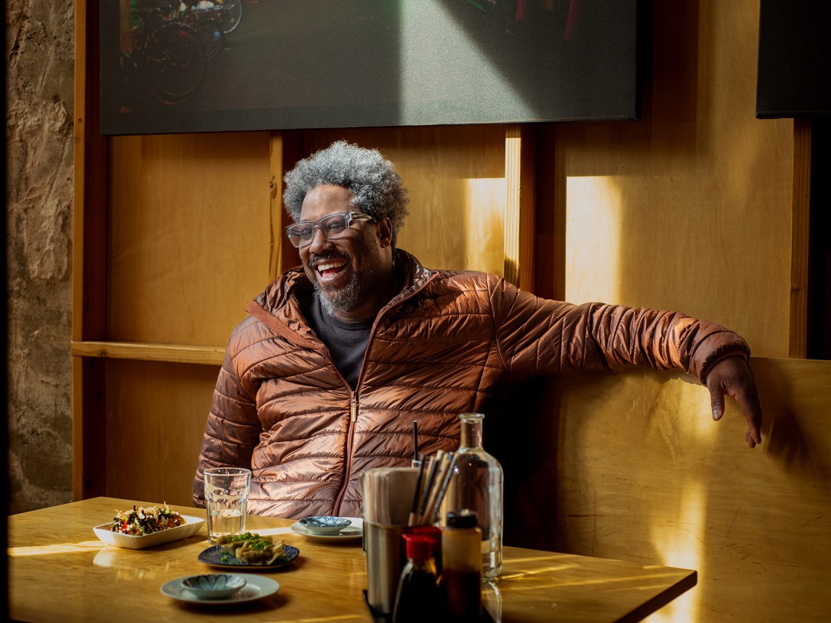 W. Kamau Bell shares his favorite family-friendly Oakland restaurants